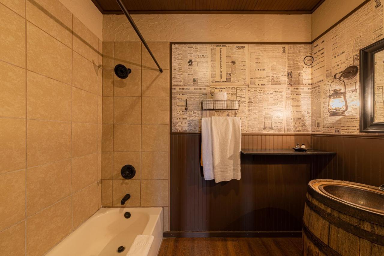 -Pet Friendly- Miners Cabin #5 -Two Double Beds - Private Balcony Tombstone Exterior foto