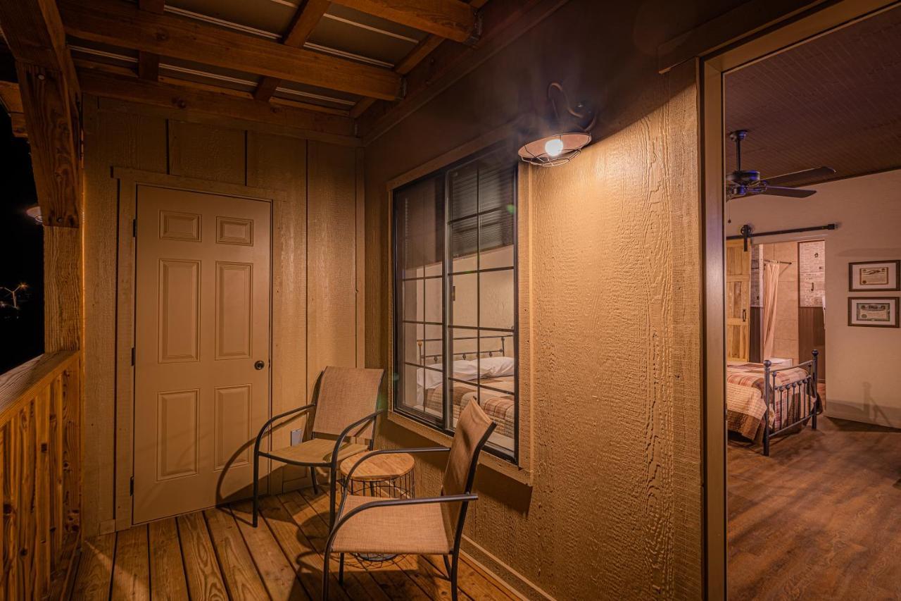 -Pet Friendly- Miners Cabin #5 -Two Double Beds - Private Balcony Tombstone Exterior foto